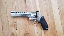 Taurus Raging Bull マルシン製のGun Standガンスタンド Taurus Raging Bull マルシン製のGun Standガンスタンド