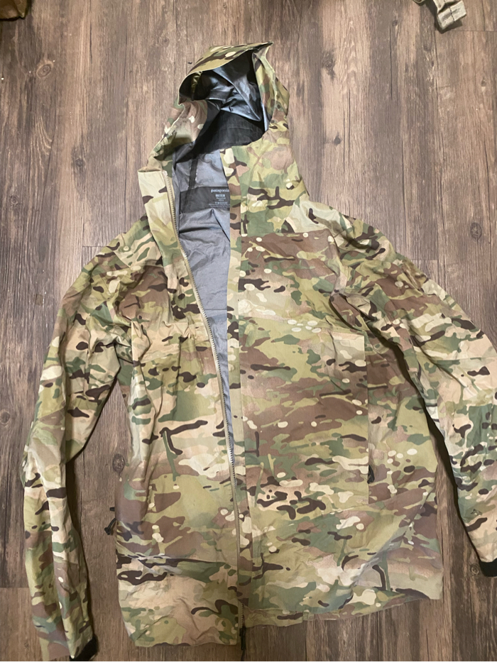 SOLD Patagonia Lost Arrow Multicam FlurryShell Medium Reg SOLD Patagonia Lost Arrow Multicam FlurryShell Medium Reg